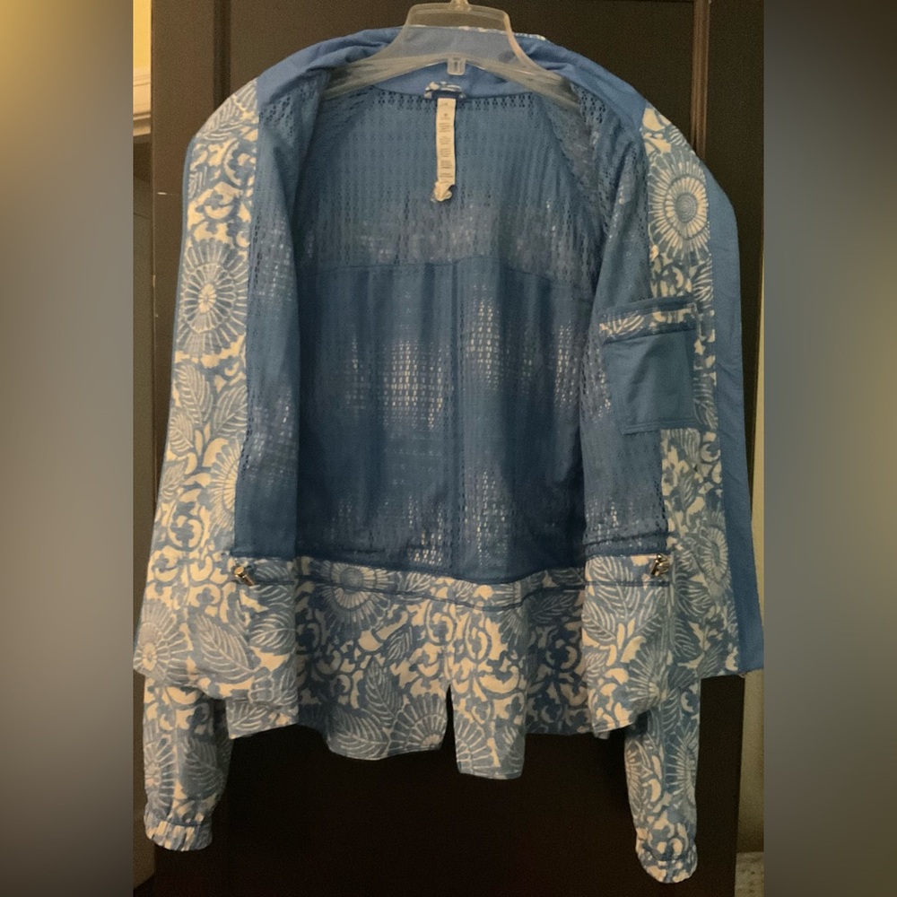 Lululemon Studio Jacket Rare Blue Floral Print Mesh Lined Size 8 EUC Cord Port - Picture 6 of 9